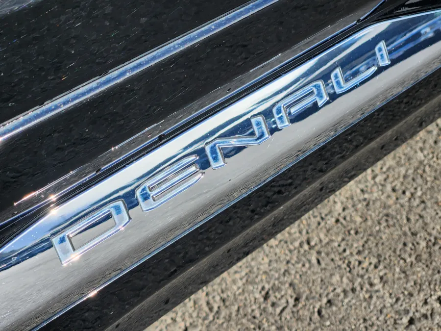 2023 GMC Terrain Denali | Photo 7 of 21