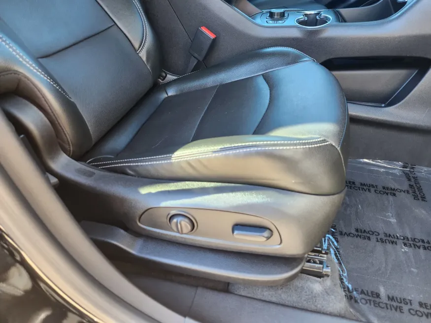 2024 GMC Terrain SLT | Photo 18 of 28