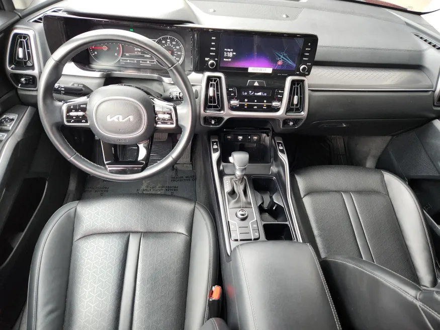 2023 Kia Sorento S | Photo 11 of 28