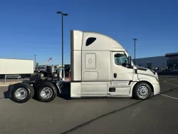 2023 Freightliner Cascadia | Thumbnail Photo 4 of 21