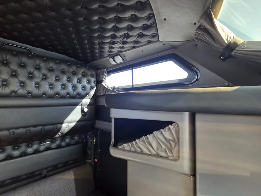 2026 Kenworth W900 | Photo 14 of 17