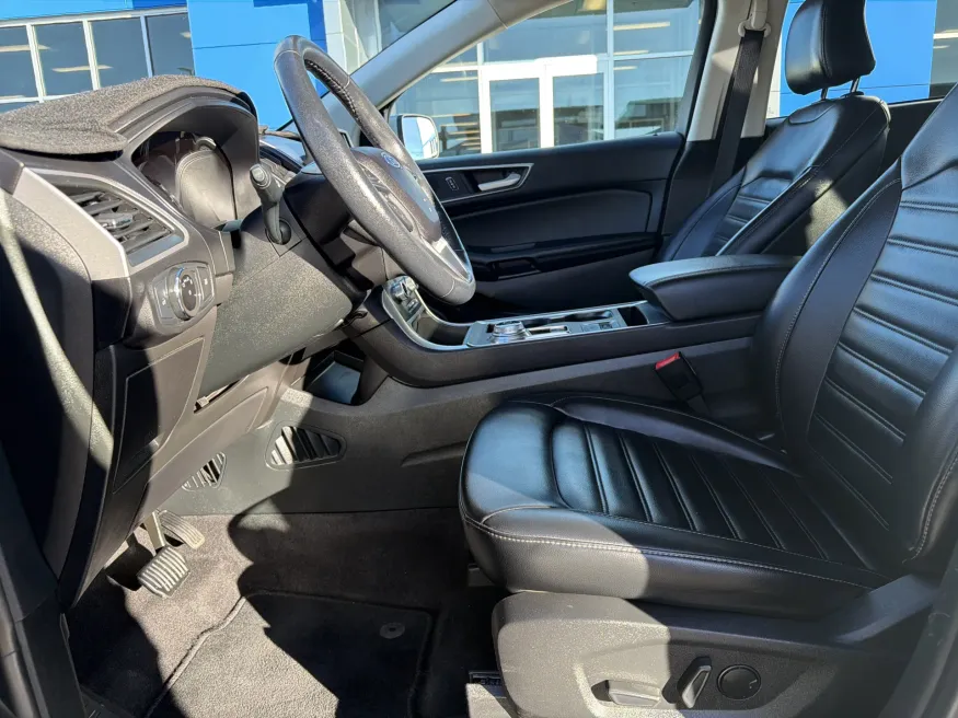 2023 Ford Edge SEL | Photo 13 of 20