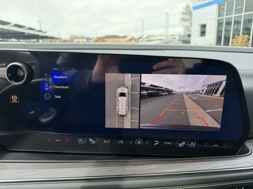 2026 Chevrolet Suburban Premier | Photo 18 of 23