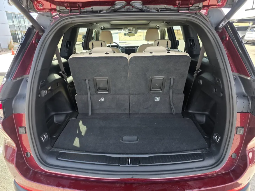2023 Jeep Grand Cherokee L Limited | Photo 14 of 29