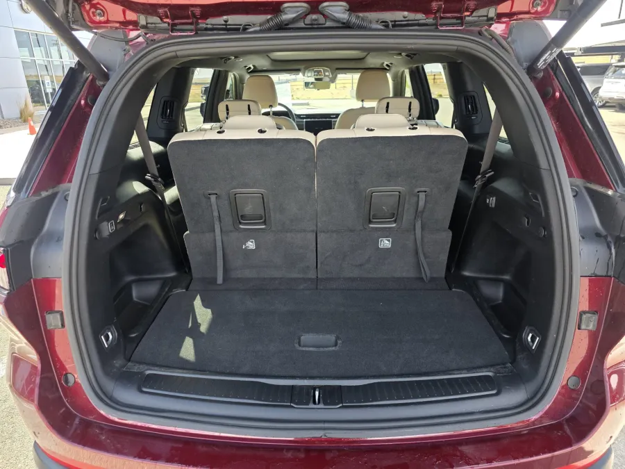 2023 Jeep Grand Cherokee L Limited | Photo 14 of 29