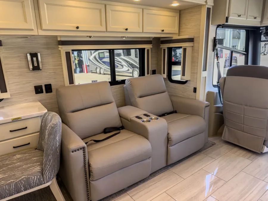 2026 Tiffin Allegro Red 37BA | Photo 15 of 28