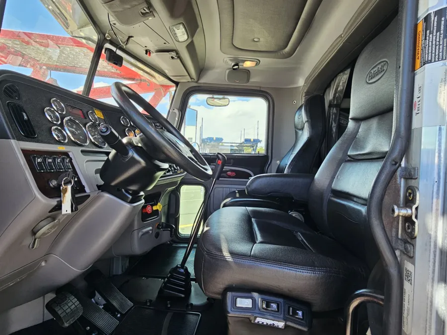 2020 Peterbilt 389 | Photo 28 of 35