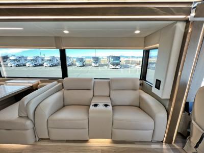 2023 Newmar King Aire 4531 | Thumbnail Photo 12 of 45