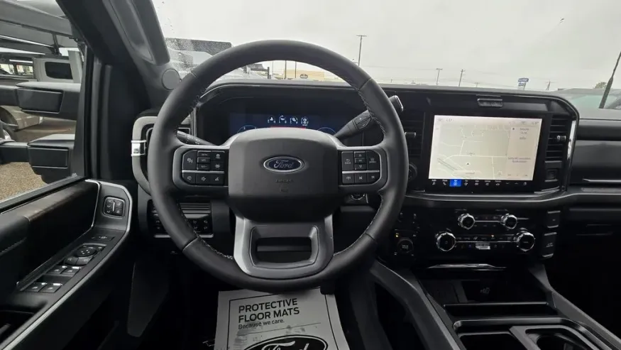 2026 Ford Super Duty F-250 | Photo 17 of 35