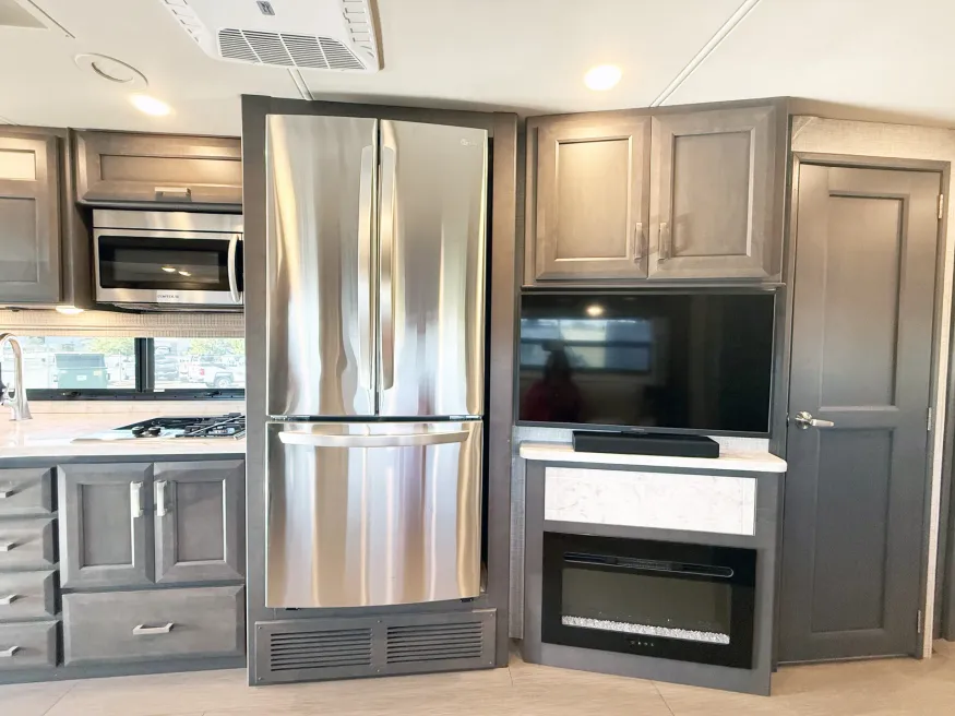 2023 Thor Inception 38MX | Photo 11 of 29