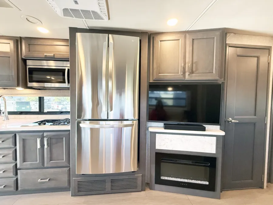 2023 Thor Inception 38MX | Photo 11 of 29