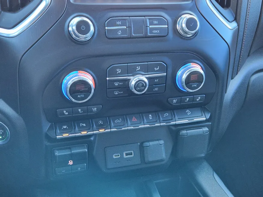 2019 GMC Sierra 1500 AT4 | Photo 12 of 21