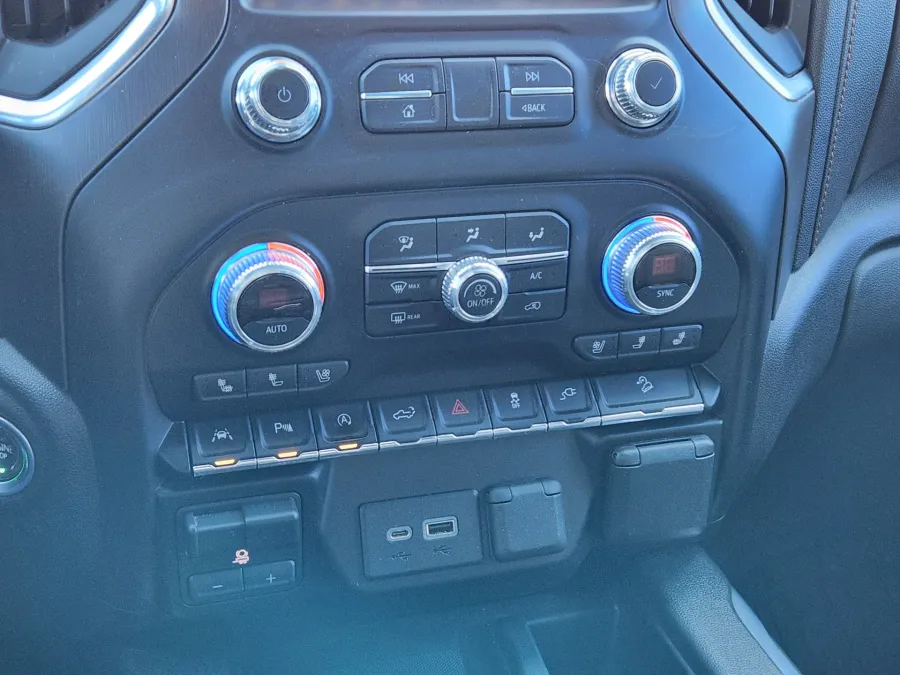 2019 GMC Sierra 1500 AT4 | Photo 12 of 21