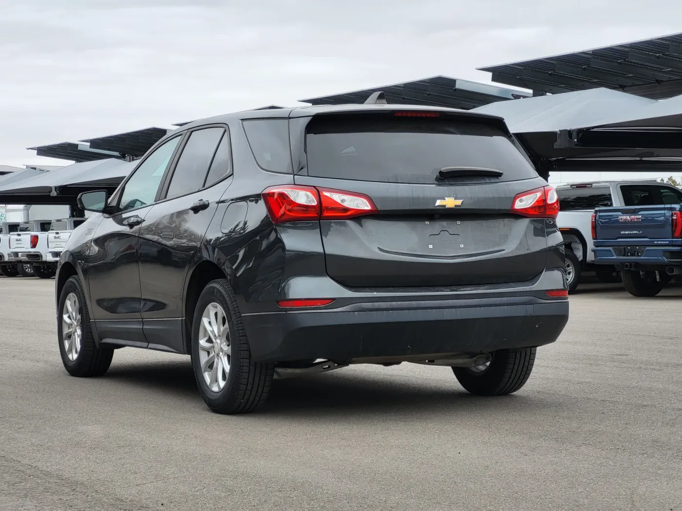 2021 Chevrolet Equinox LS | Photo 4 of 25