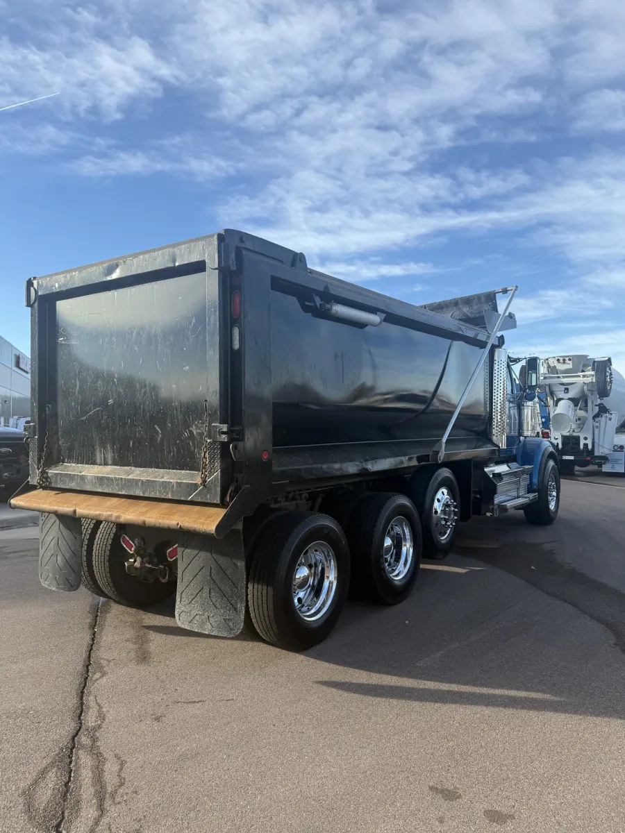 2018 Western Star 4900 | Photo 4 of 10