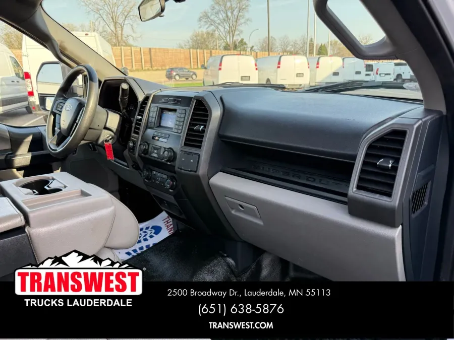 2022 Ford Super Duty F-350 XL | Photo 5 of 18