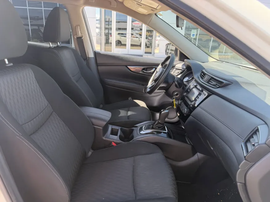 2017 Nissan Rogue S | Photo 13 of 17