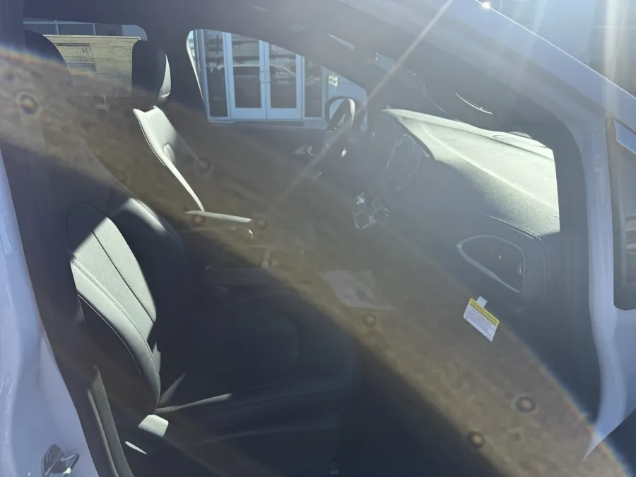 2026 Chrysler Pacifica Select | Photo 11 of 14