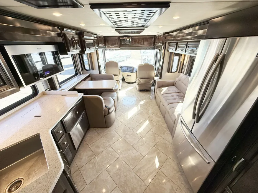 2019 Newmar New Aire 3341 | Photo 4 of 5