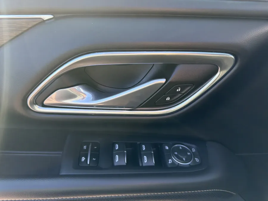 2024 Chevrolet Suburban Premier | Photo 15 of 23