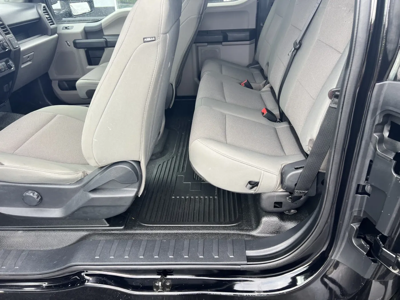 2022 Ford F-350 | Photo 4 of 15