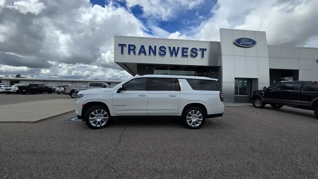 2021 Chevrolet Suburban | Photo 3 of 37