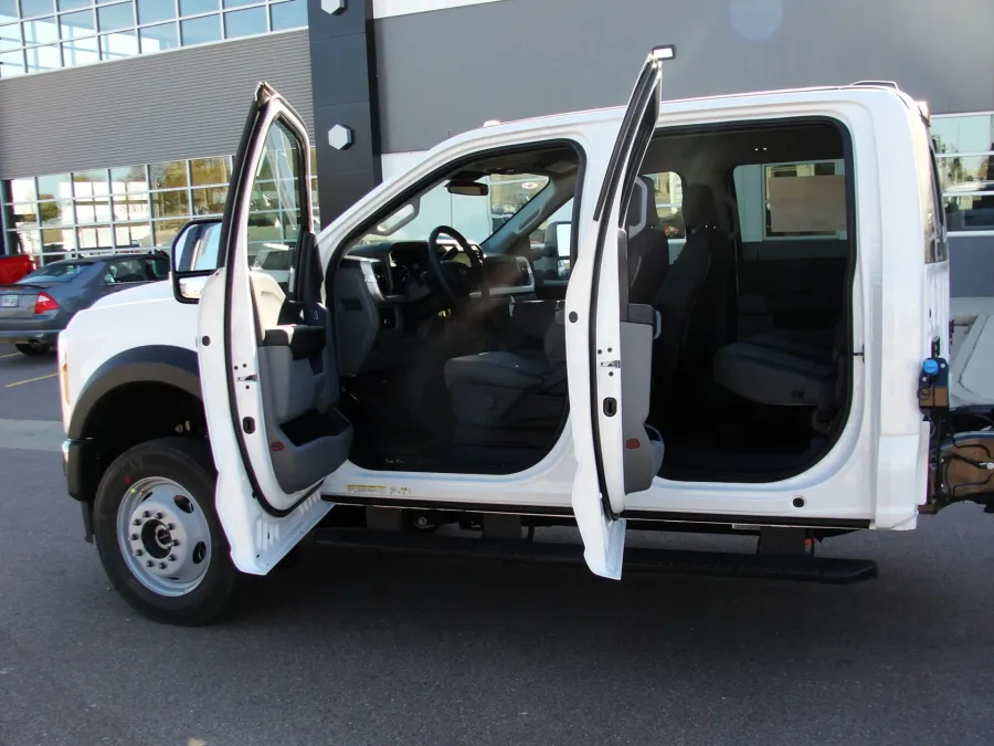 2026 Ford F-550 | Photo 11 of 15