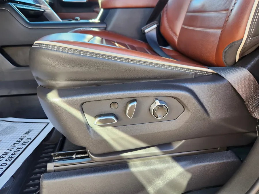 2024 GMC Sierra 3500HD Denali Ultimate | Photo 9 of 31