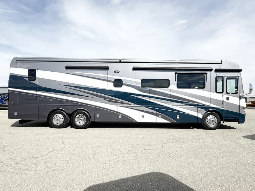 2026 Newmar Ventana 4369 | Photo 3 of 31
