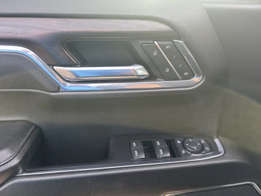 2024 GMC Sierra 1500 SLT | Photo 10 of 18