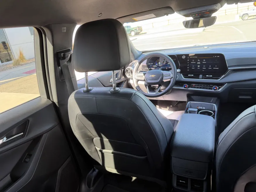 2025 Chevrolet Equinox AWD LT | Photo 10 of 20