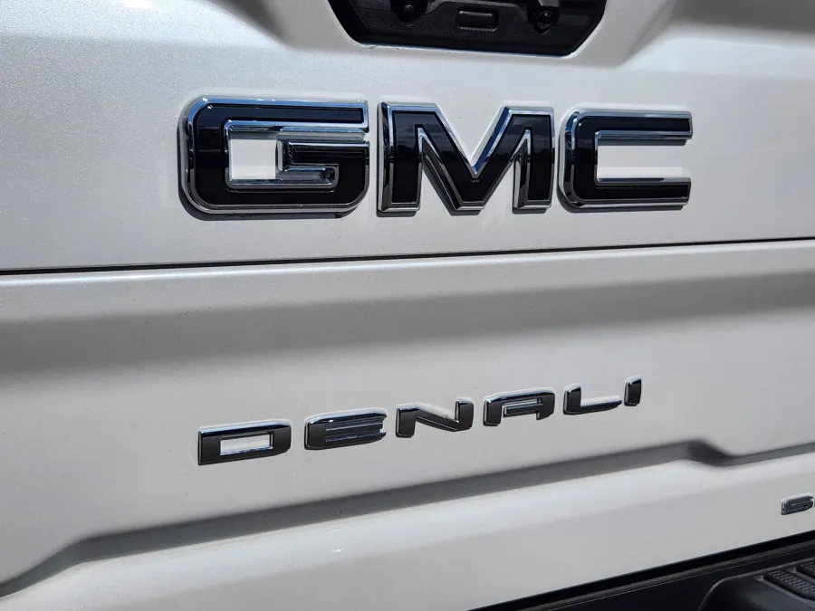 2025 GMC Sierra 3500HD Denali Ultimate | Photo 13 of 29