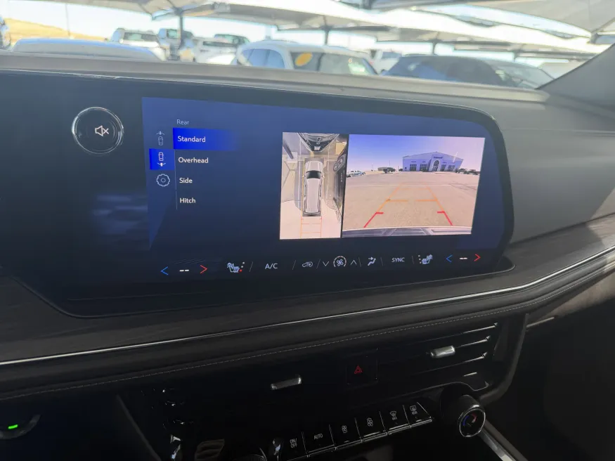 2025 Chevrolet Suburban LT | Photo 17 of 24