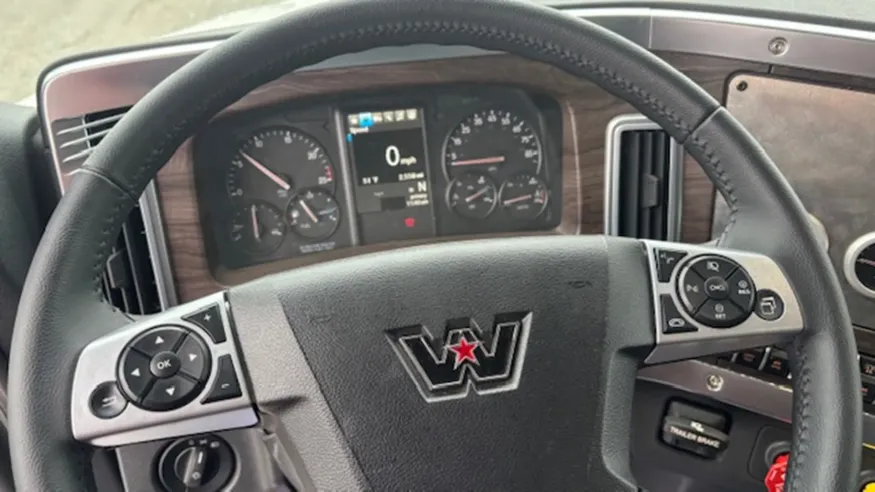 2027 Western Star 47X | Photo 10 of 12