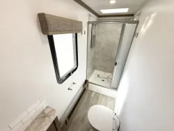 2025 Dynamax Isata 30FW | Thumbnail Photo 12 of 25