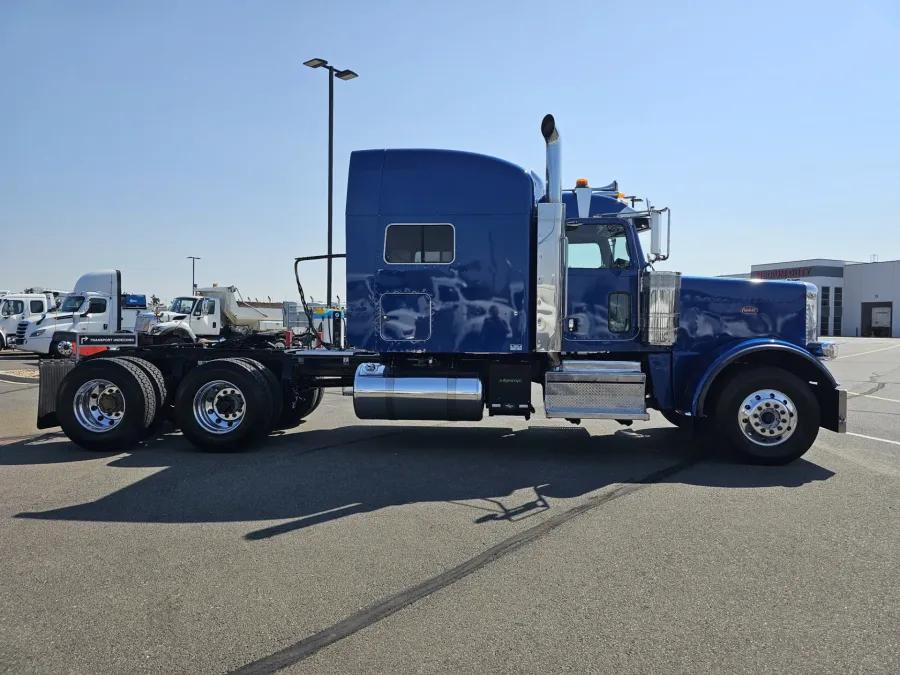 2022 Peterbilt 389 | Photo 5 of 23
