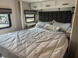 2026 Renegade Veracruz 32VDS | Thumbnail Photo 19 of 34