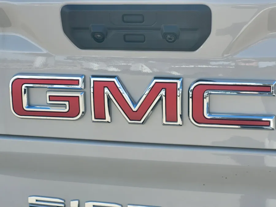 2026 GMC Sierra 2500HD AT4X | Photo 10 of 32