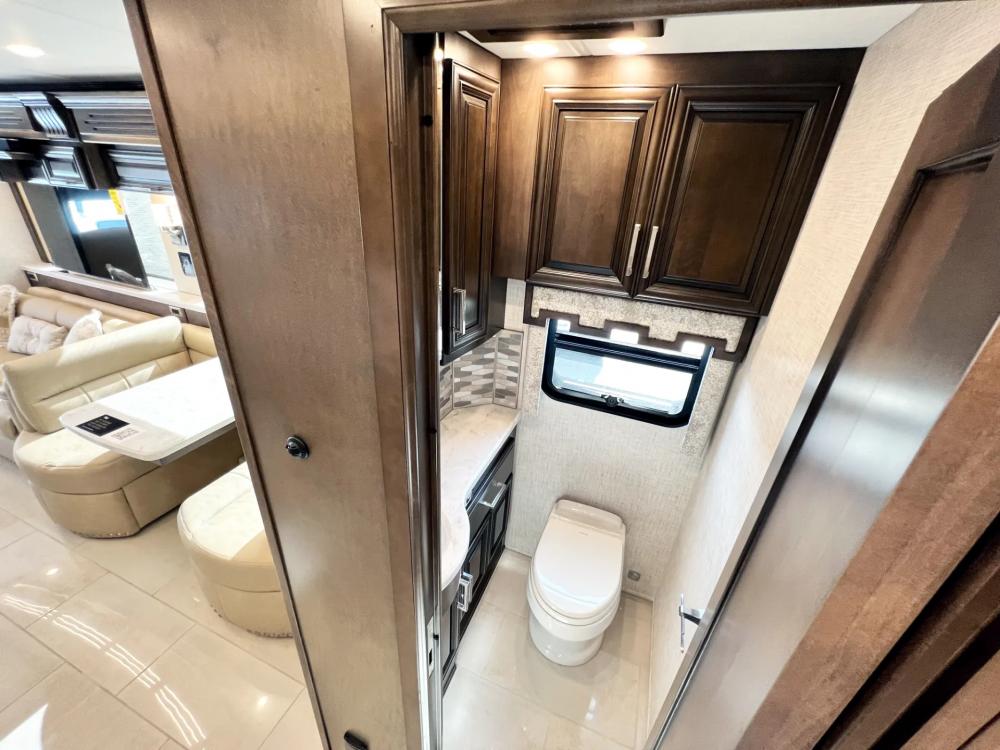 2023 Newmar London Aire 4521 | Photo 13 of 36