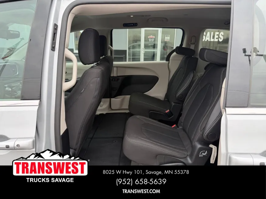 2024 Chrysler Voyager LX | Photo 15 of 23