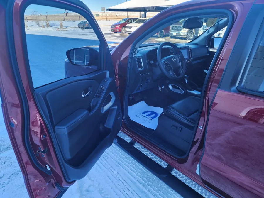 2022 Nissan Frontier SV | Photo 11 of 25