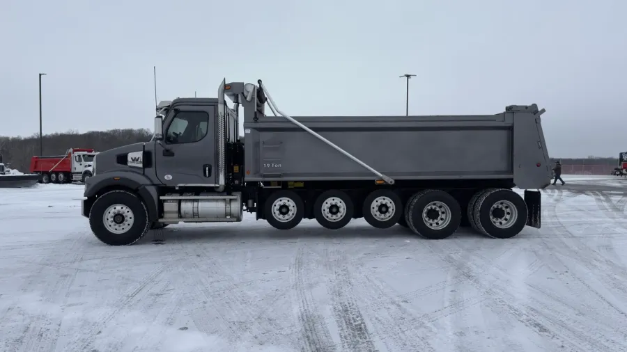 2023 Western Star 47X | Photo 4 of 22