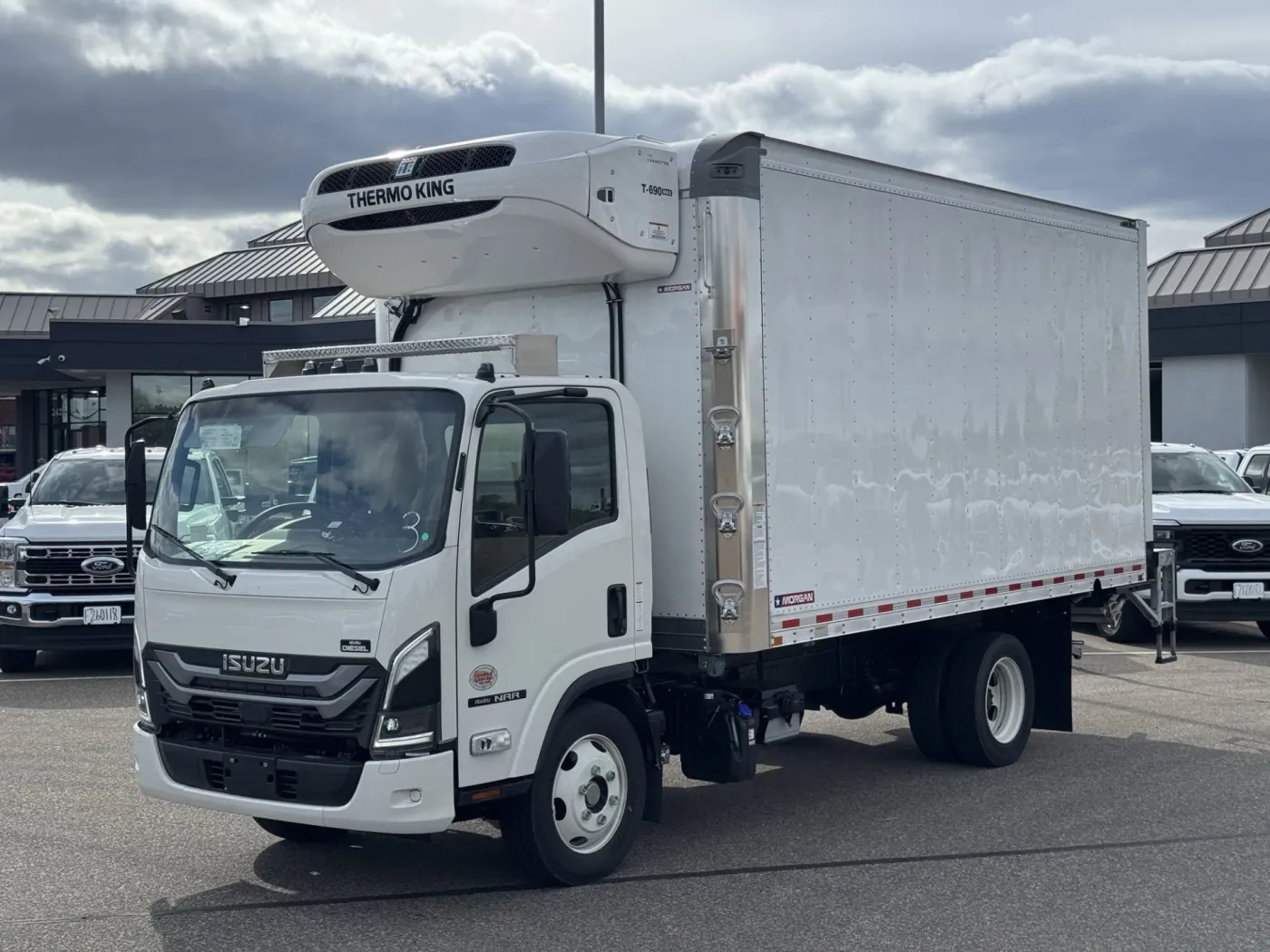 2025 Isuzu NRR | Photo 3 of 17