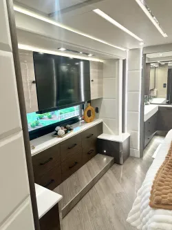 2023 Emerald Luxury Coaches Prevost H3-45 Triple Slide | Thumbnail Photo 25 of 41