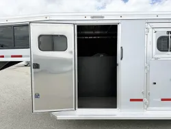 2026 Logan Coach Riot 4HGN | Thumbnail Photo 15 of 18