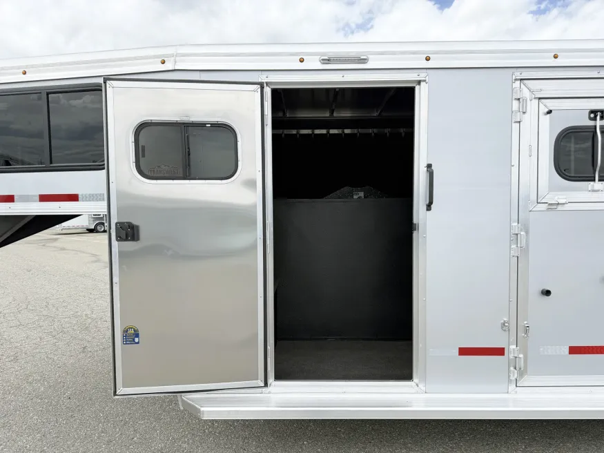 2026 Logan Coach Riot 4HGN | Photo 15 of 18