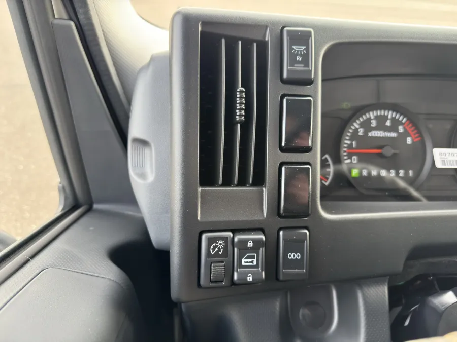 2025 Isuzu NRR | Photo 19 of 24