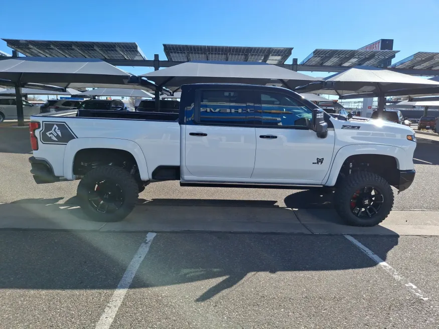 2026 Chevrolet Silverado 2500HD LTZ | Photo 6 of 19