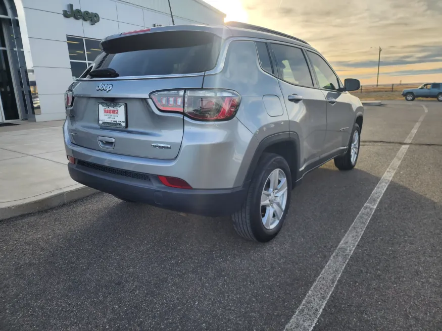 2022 Jeep Compass Latitude | Photo 7 of 22