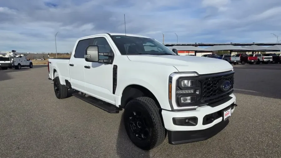 2026 Ford Super Duty F-250 | Photo 6 of 38